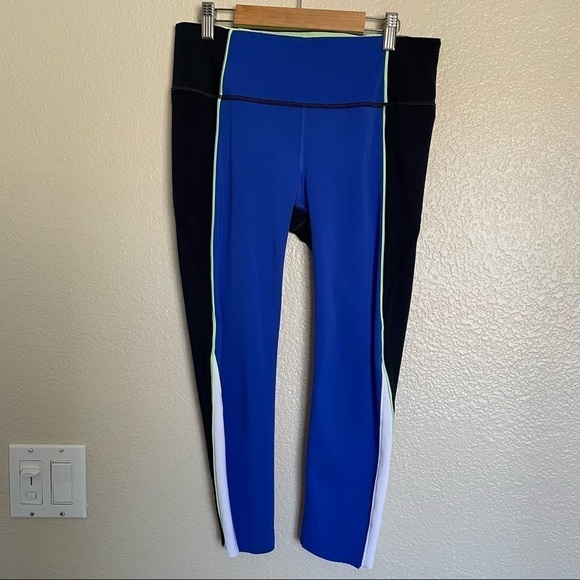 ATHLETA Velocity Colorblock Stash Pocket Capri - Picture 8 of 14